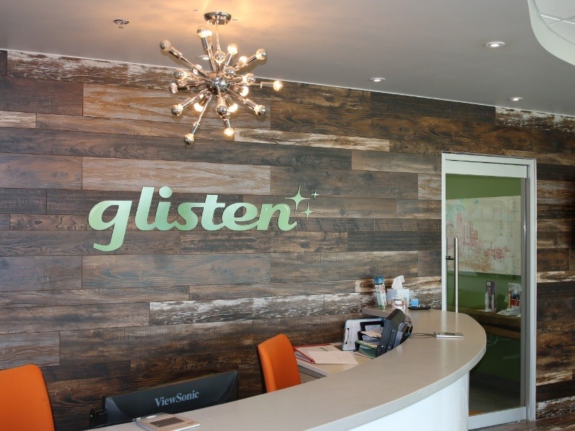 Front desk at Glisten Dental Care of Tulsa