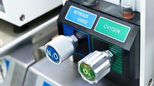 Buttons on machine that say nitrous oxide and oxygen